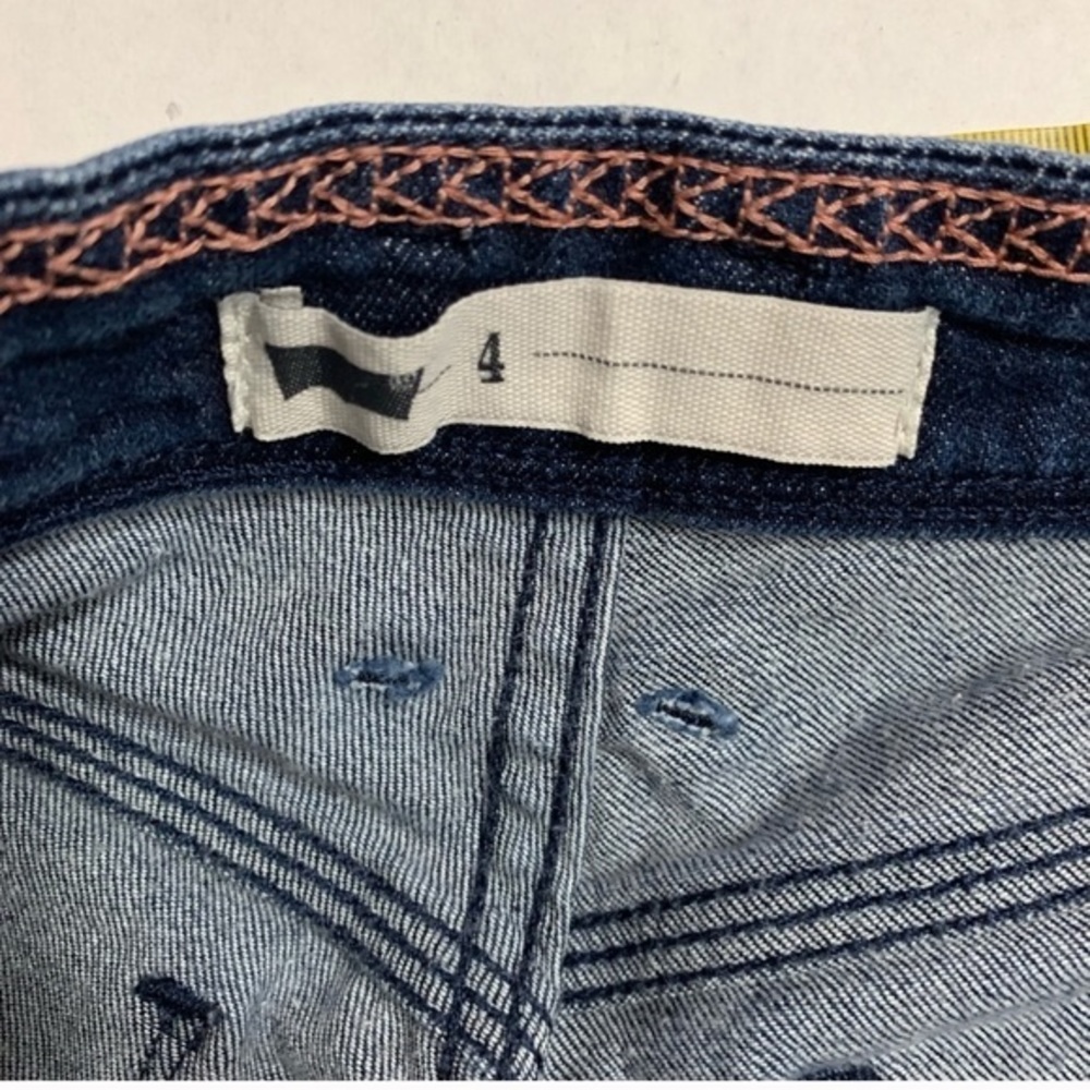 Levi’s Dark Wash Denim Shorts Size 4 Mid Rise Classic Blue Jean Shorts - Picture 7 of 7
